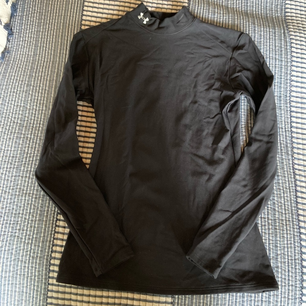 Black UNDERARMOR long sleeve